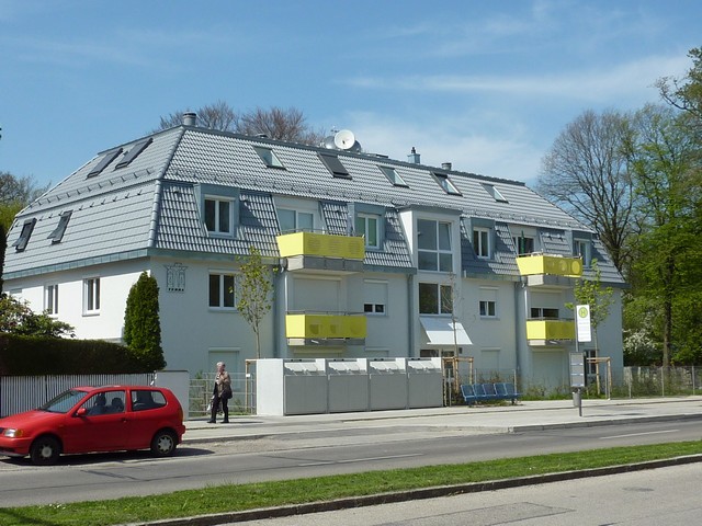 Dieser geldbringende Wohnklotz steht nun an der Stelle des Alten Hauses mit Garten. www.münchenfenster.de