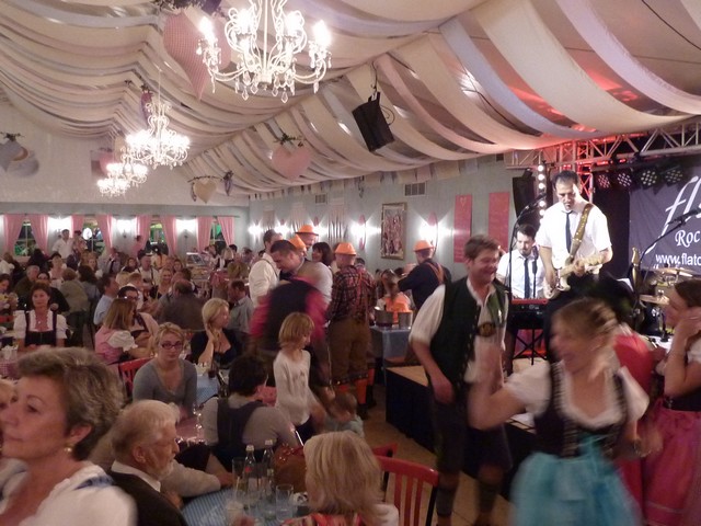 Das Mohrenkopfzelt auf der Wiesn dem Muenchner Oktoberfest www.muenchenfenster.de