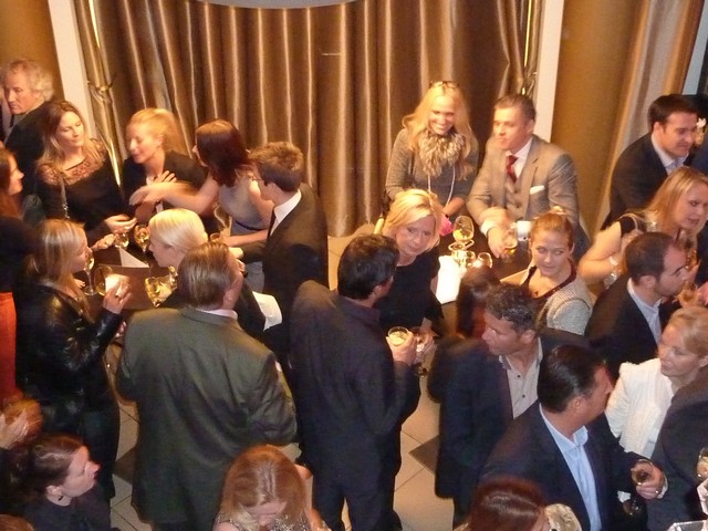 Geldene Gaeste aus Politik,Wirtschaft und Kultur feierten ddie Eroeffnung bis spaet in die Nacht. www.muenchenfenster.de