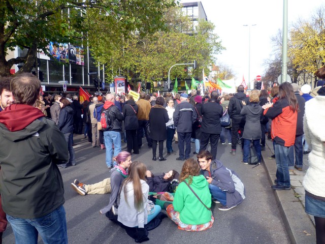 Gegendemonstranten www,muenchenfenster.de
