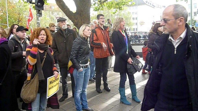Demonstranten pro Islamzentrum www.muenchenfenster.de