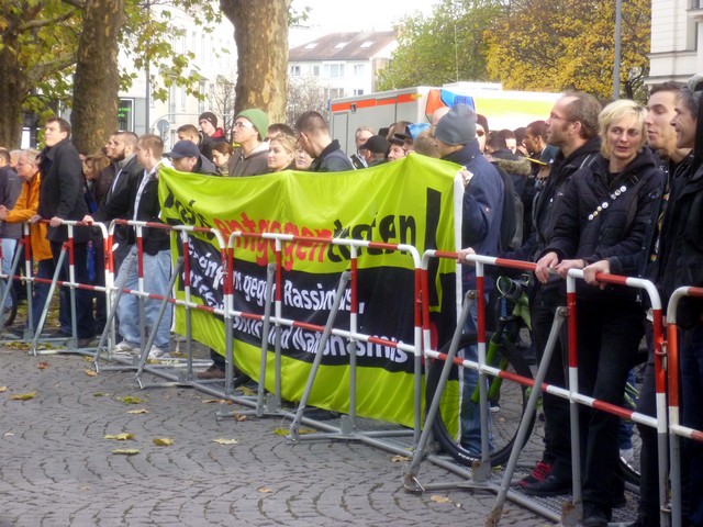 Demonstranten fuer das Islamzentrum www.muenchenfenster.de