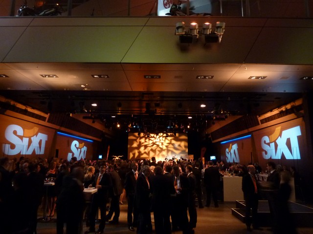 100 Jahre Sixt Feierlichkeit in der BMW-Welt www.muenchenfenster.de