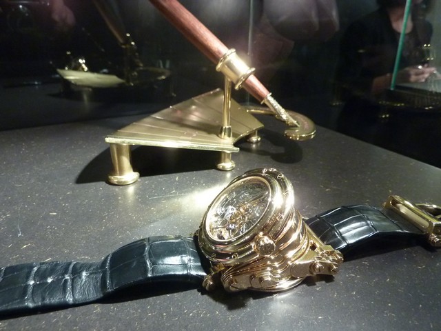 Diese Uhr ist fuer 340.000.- Euro erhaeltlich www.muenchenfenster.de