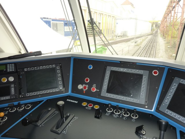 Der Fuehrerstand der Vectron-Lok