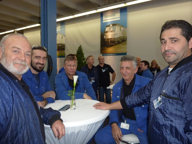 Die Mitarbeiter des Siemenswerkes in Allach www.muenchenfenster.de