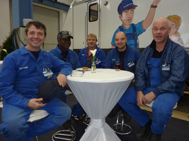 Die Mitarbeiter des Siemenswerkes in Allach www.muenchenfenster.de