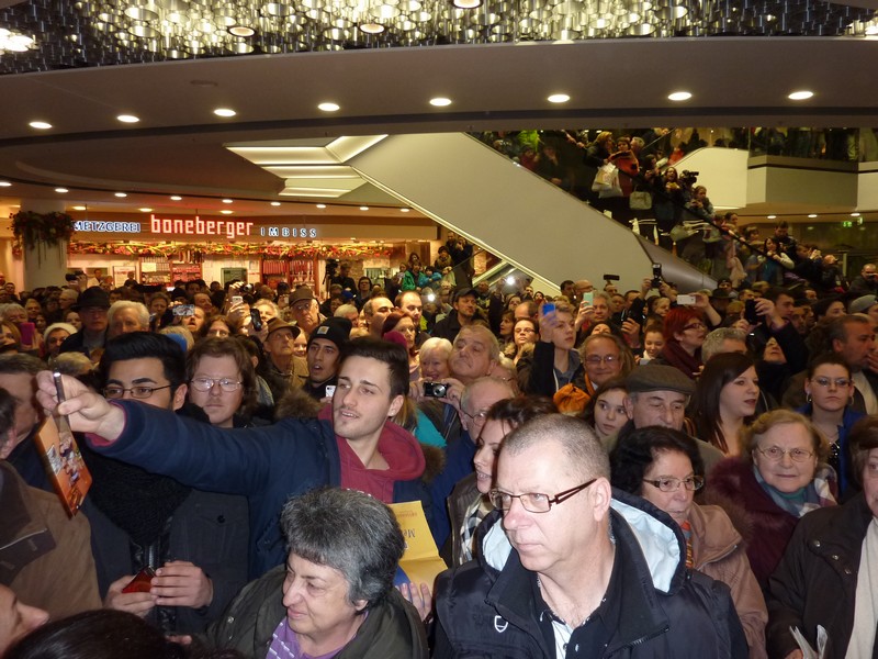 Grosser Andrang auf die neuen Pasinger Arcaden www.muenchenfenster.de