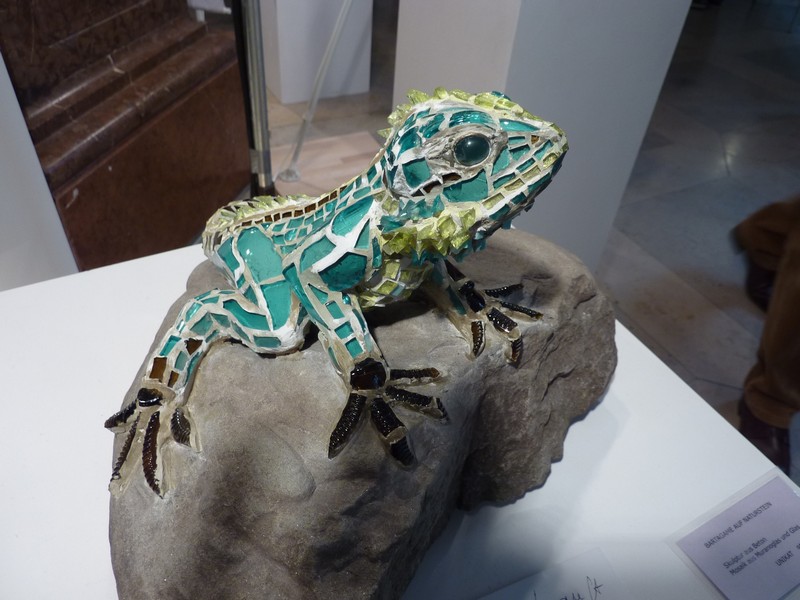 In sehr aufwendiger Arbeit wurde dieses Kunstwerk von Karin Gerwein erschaffen www.muenchenfenster.de