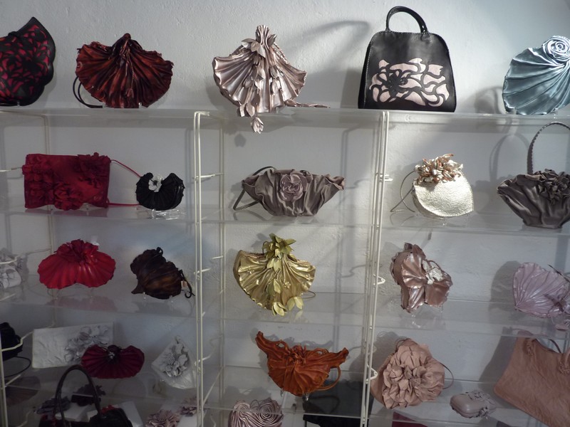 Das ist angewandte Kunst, diese kunstvoll gestalteten Handtaschen www.muenchenfenster.de