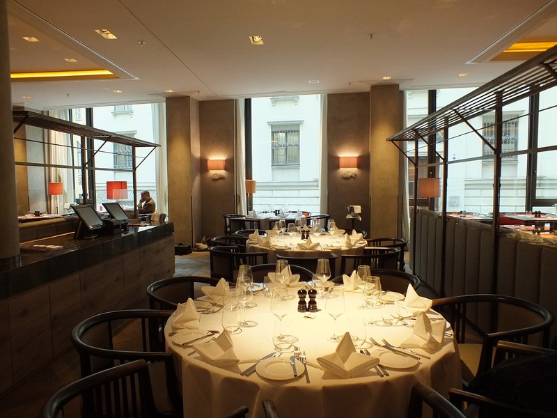 Der zentrale Gastraum www.muenchenfenster.de