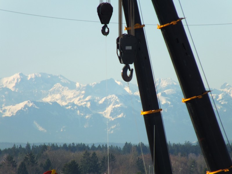 Einmaliger Blick auf die Alpenkestte von der Bauma 2013 aus www.muenchenfenster.de