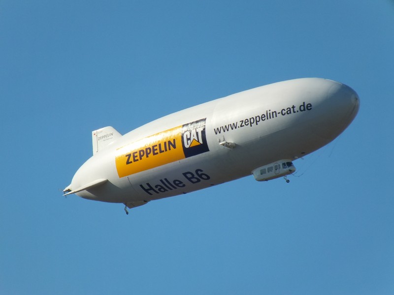 Ein Rundflug mit dem Zeppelin auf der Bauma 2013 www.muenchenfenster.de