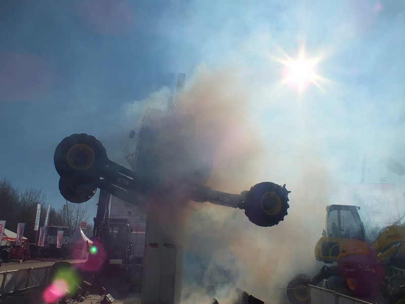 Ist hier gerade ein Ufo gelandet auf der Bauma 2013 ? www.muenchenfenster.de