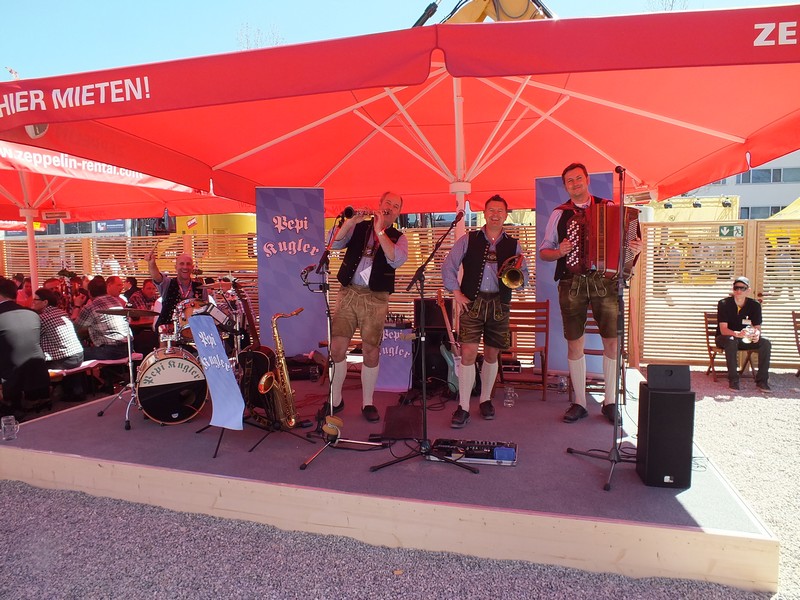 An der Bayerischen Musi darfs auch nicht fehlen auf der Bauma 2013 hier spielt die PEPI-KUGLER-BAND www.muenchenfenster.de