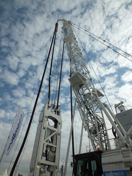 Immer höher werden die Baumaschinen auf der Bauma 2013 www.muenchenfenster.de