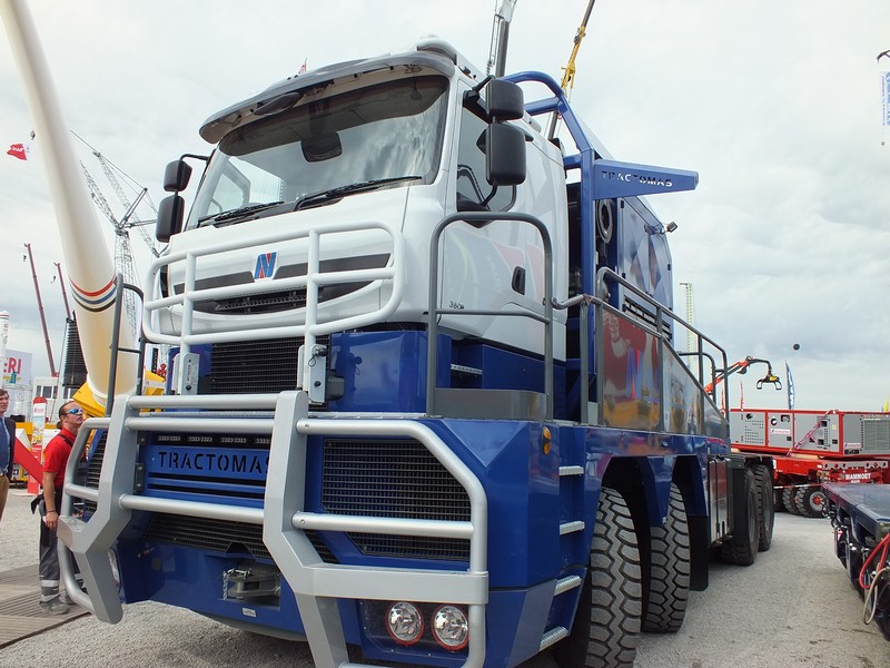 Einer der grössten Trucks auf der Bauma 2013 www.muenchenfenster.de