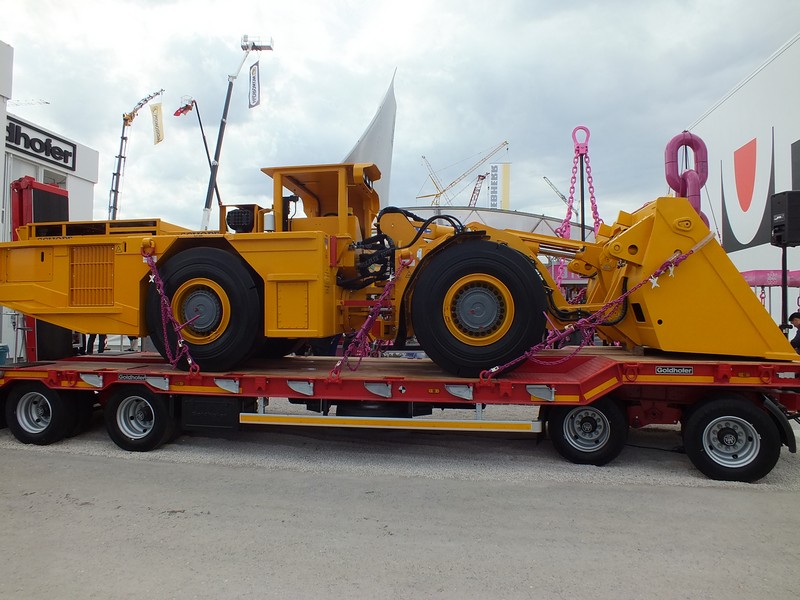 Baumaschine für Untertagebau auf der Bauma 2013 www.münchenfnester.de