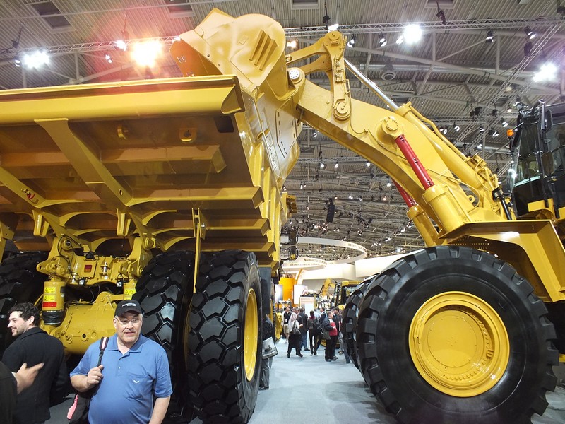 Baumaschinen aus den USA auf der Bau 2013 www.muenchenfenster.de