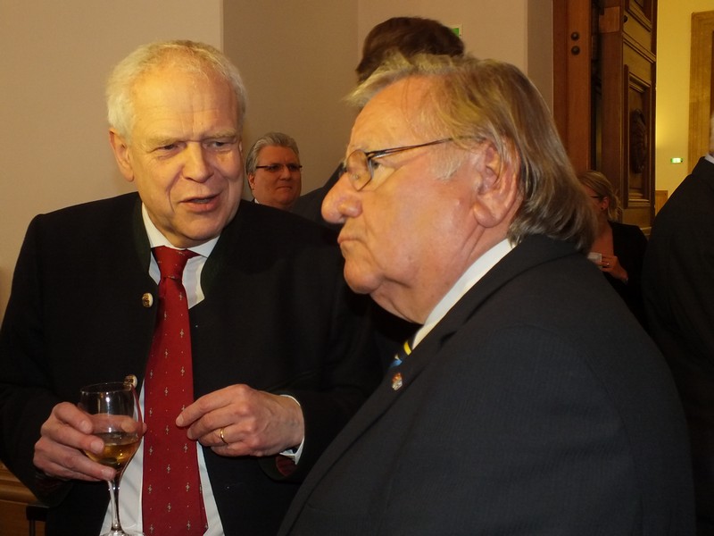 Gäste des Empfangs zu Ehren von Herrn Georg Schmid www.muenchenfenster.de