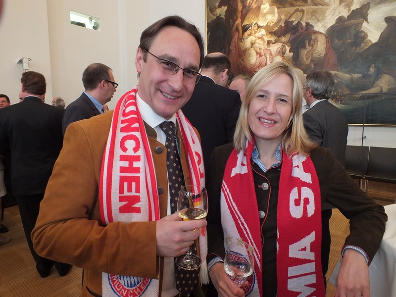 Gäste des Empfangs zu Ehren von Herrn Georg Schmid www.muenchenfenster.de