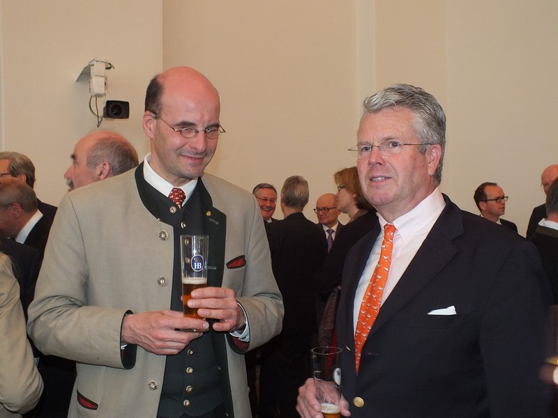 Gäste des Empfangs zu Ehren von Herrn Georg Schmid www.muenchenfenster.de