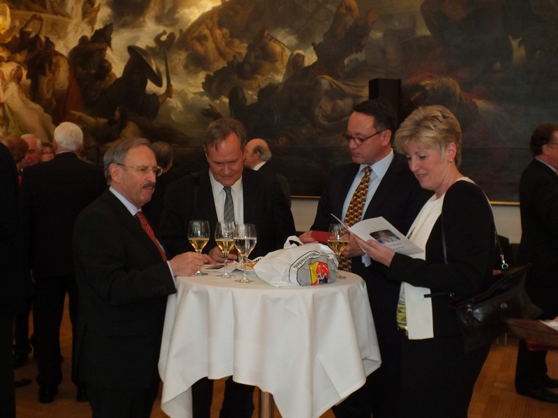 Gäste des Empfangs zu Ehren von Herrn Georg Schmid www.muenchenfenster.de