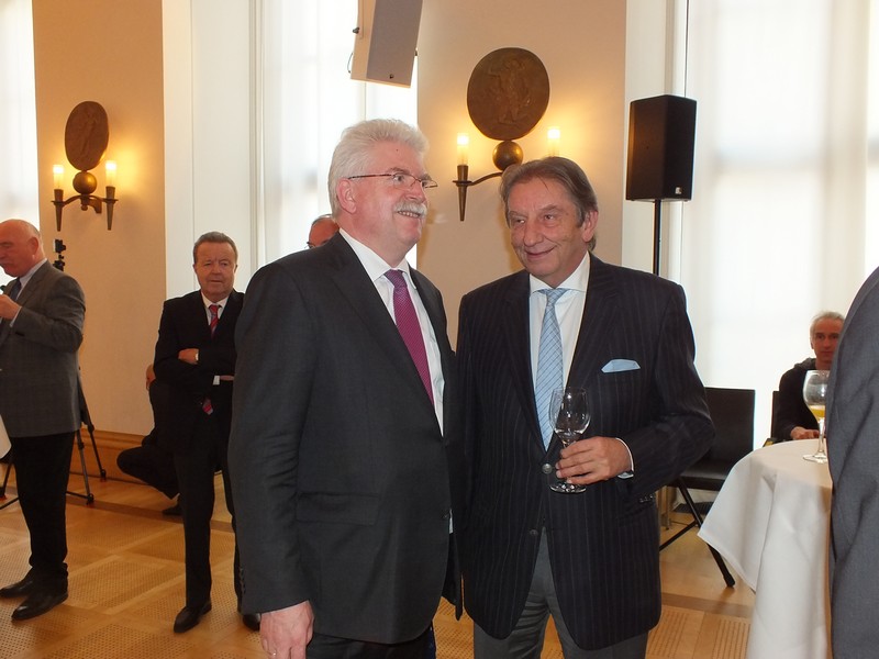 Gäste des Empfangs zu Ehren von Herrn Georg Schmid www.muenchenfenster.de