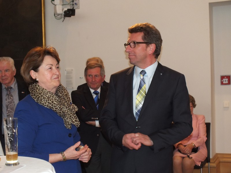 Gäste des Empfangs zu Ehren von Herrn Georg Schmid www.muenchenfenster.de