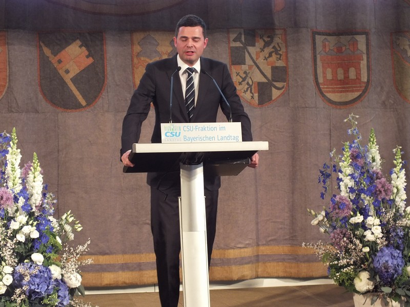 Gäste des Empfangs zu Ehren von Herrn Georg Schmid www.muenchenfenster.de