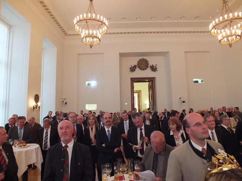 Gäste des Empfangs zu Ehren von Herrn Georg Schmid www.muenchenfenster.de