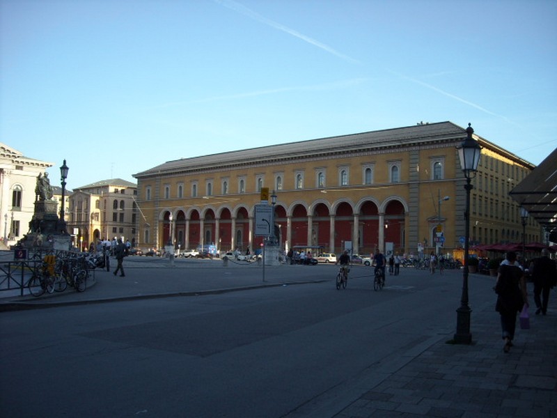 Die ehemalige Residenzpost in der Maximilianstrasse vor dem Umbau www.muenchenfenster.de