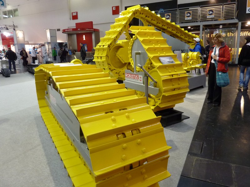 Raupen für die Kettenfahrzeuge auf der Bauma 2013 www.muenchenfenster.de