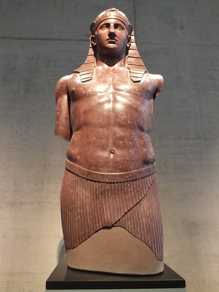 Einge tausend Jahre alte original Exponate im Museum für Ägyptische Kunst in München www.muenchenfenster.de