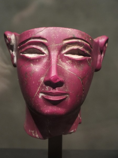 Einge tausend Jahre alte original Exponate im Museum für Ägyptische Kunst in München www.muenchenfenster.de