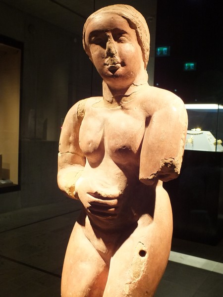 Einge tausend Jahre alte original Exponate im Museum für Ägyptische Kunst in München www.muenchenfenster.de