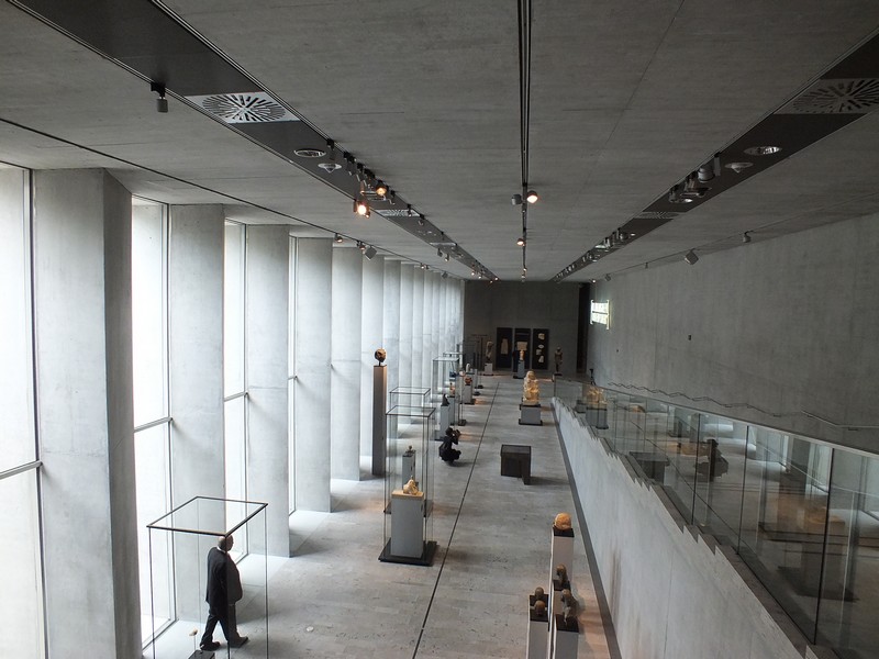 Unten und doch sehr hell die Ausstellungsräume www.muenchenfenster.de