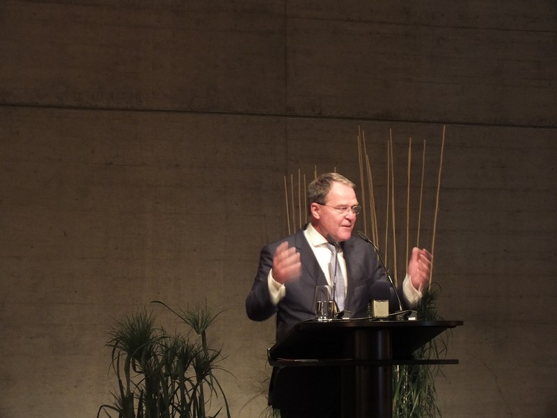 Herr Wolfgang Heubisch bedankt sich fuer die vielen Sponsoren und Gönner des Museums in seiner Rede www.muenchenfenster.de