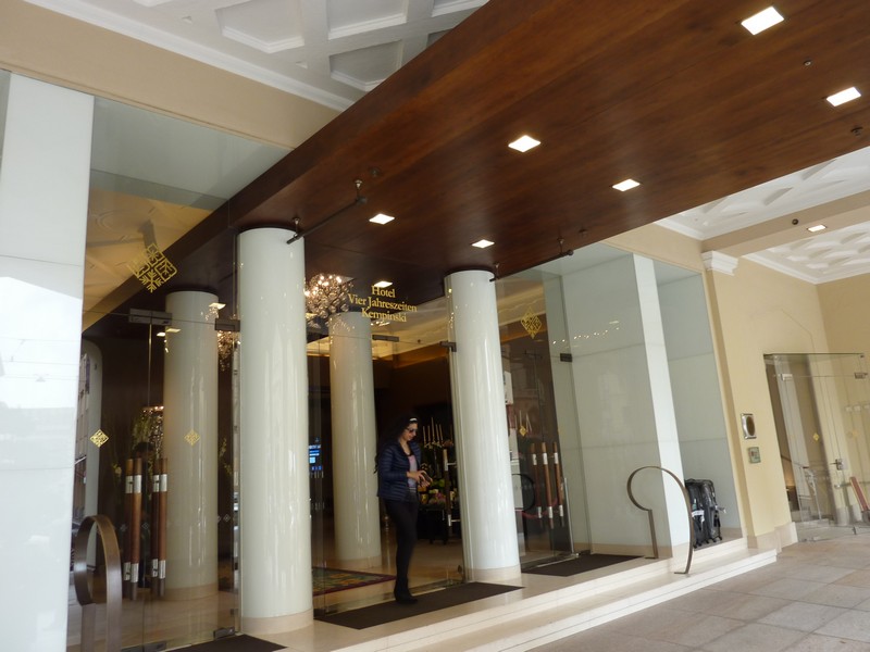 Der neu gestaltete Empangsbereich www.muenchenfenster.de