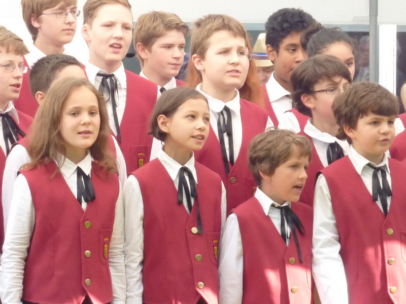 Kanadische Jugend singt die Nationalhymne www.muenchenfenster.de