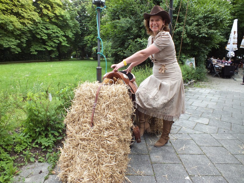 Abi Ofarims Charity-Night 2013 im Cube zu Gunsten "Kinder von gestern" www.muenchenfenster.de