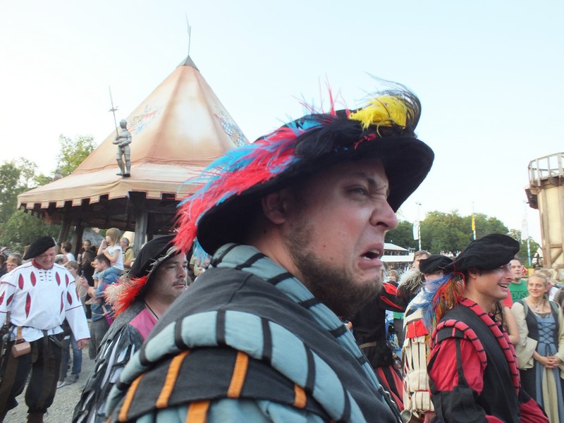 Sehr schöne Kleidung gabs im Mittelalter diese auch zu den Ritterspielen 2013 getragen wurde www.muenchenfester.de