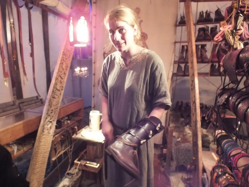 Leder wird hier noch traditionell verarbeitet auf Gut Kaltenberg www.muenchenfenster.de