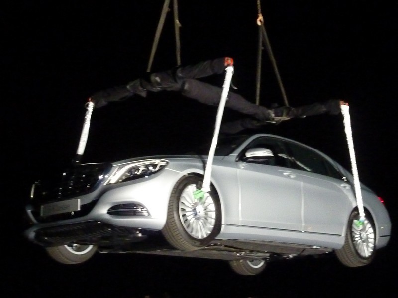 Die neue S-klasse kommt angeflogen zur Vorstelleung 2013 www.muenchenfenster.de