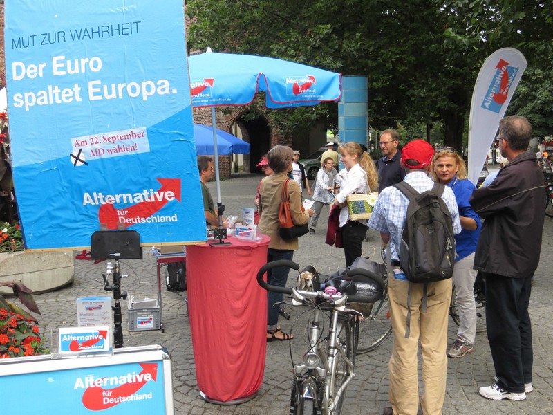 Reges Interesse herrscht an dem Infostand der AFD am Senlinger Tor www.muenchenfenster.de