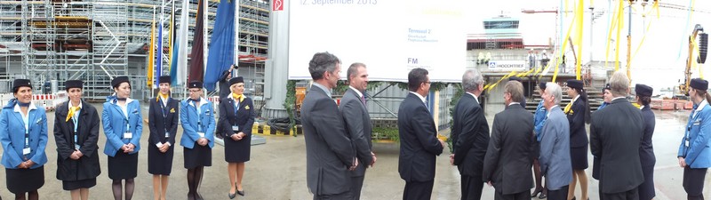 Bald fertig das Satelitenterminal im Hintergrund www.muenchenfenster.de