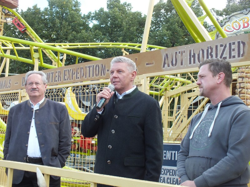 Von links nach rechts Oberbürgermeister Ud, Dieter Reiter,und der Betreiber der "COBRA" www.muenchenfenster.de
