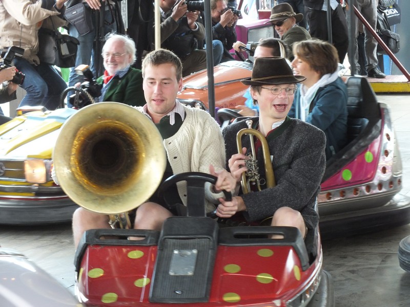 Auf der oiden Wiesn 2013 fährt sogar die Blechblosn Scooter www.muenchenfenster.de