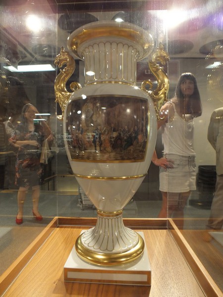 Ausstellungseröffnung der königlichen Porzellan-Manufaktur Berlin im Hause Kustermann