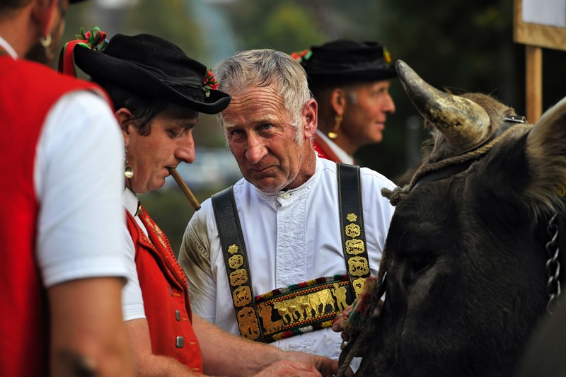 SWITZERLAND - SOMMER - BRAUCHTUM - TRADITIONEN münchenfenster